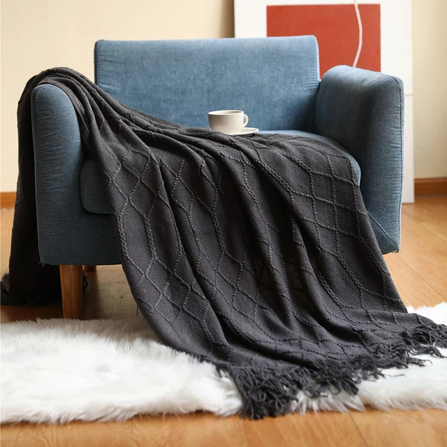 Veha Knitted Blanket - Image 4