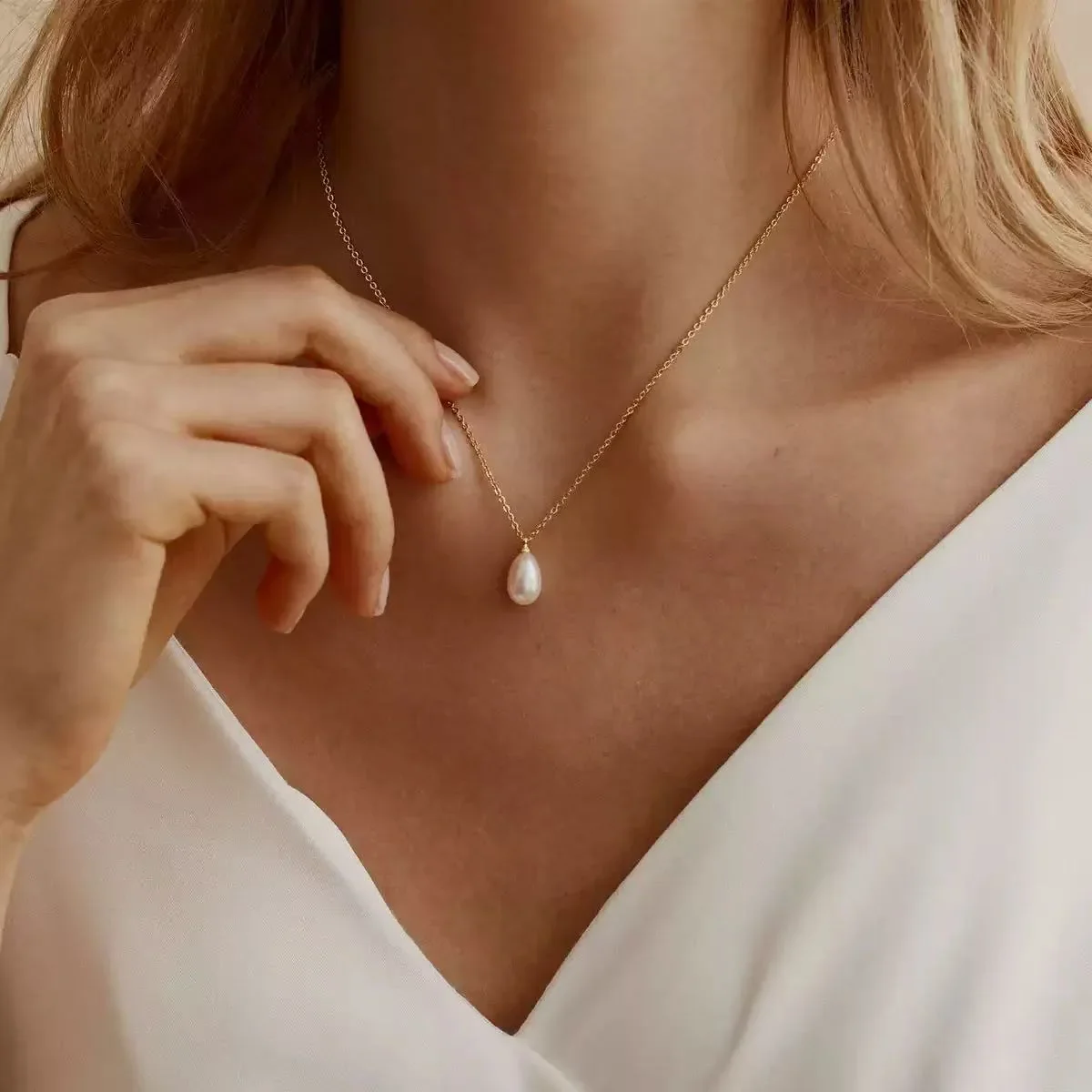 Roselle Pearl Necklace